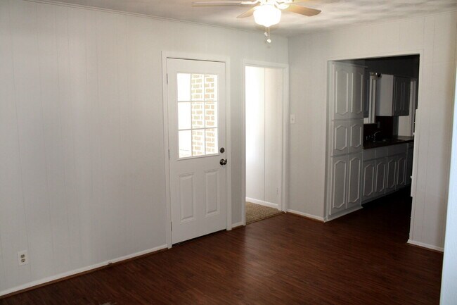 Building Photo - "Charming, Bedford home with Dual Living Spaces, Bonus Room, and a Spacious Backyard!"