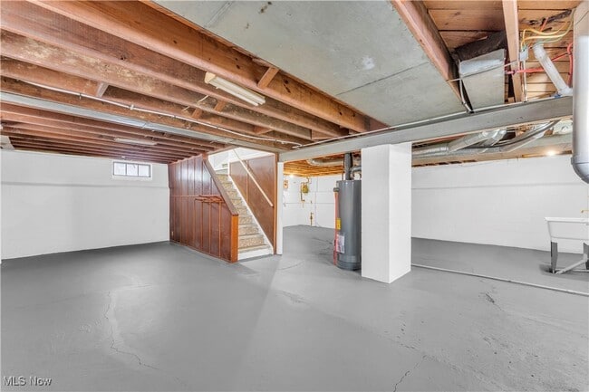 Building Photo - 650 E 250th St