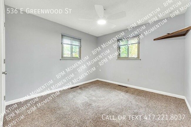 Building Photo - 4 Bedroom, 2 Bath, Single Story Home in Sp...