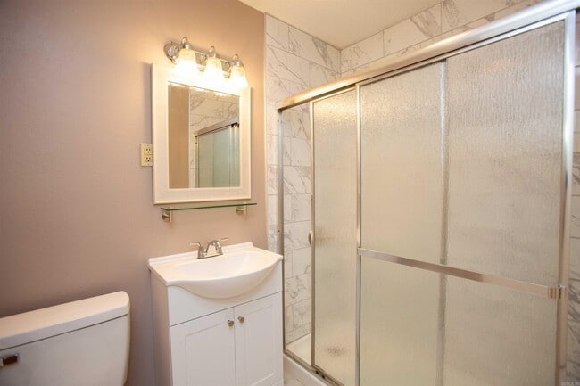 Building Photo - 29 Meadowbrook Dr