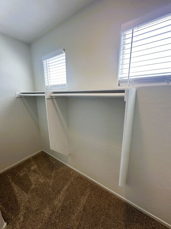 Building Photo - ANTHEM HIGHLANDS!! READY FOR IMMEDIATE MOV...