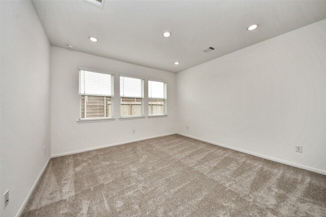 Building Photo - 18010 Whitetail Run Ln