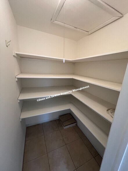 Building Photo - 1 Bed/1 Bath - Unit 212