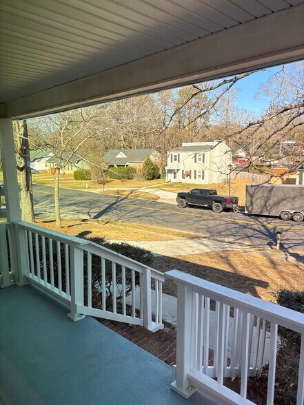 Building Photo - 1136 Chadford Rd