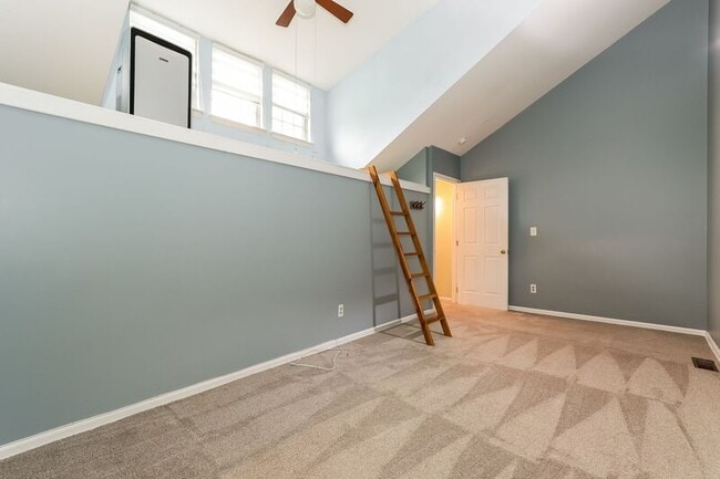 Building Photo - 654B Woodford Ln