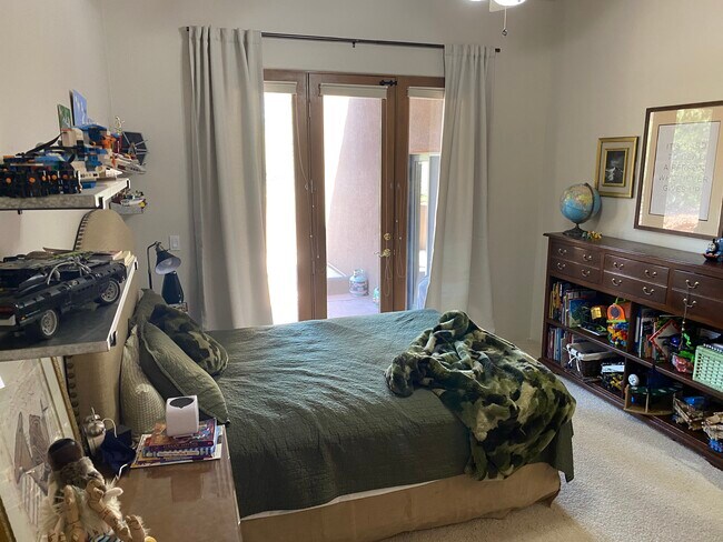 Building Photo - 115 Cll Irena