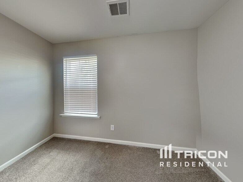Building Photo - 364 Eastfair Dr
