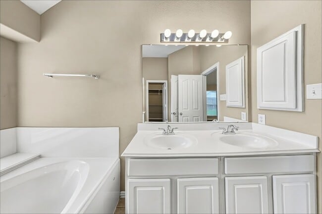 Building Photo - 2918 Meridian Bay Ln