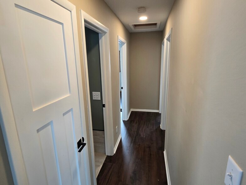 Building Photo - 1466 Charlton St