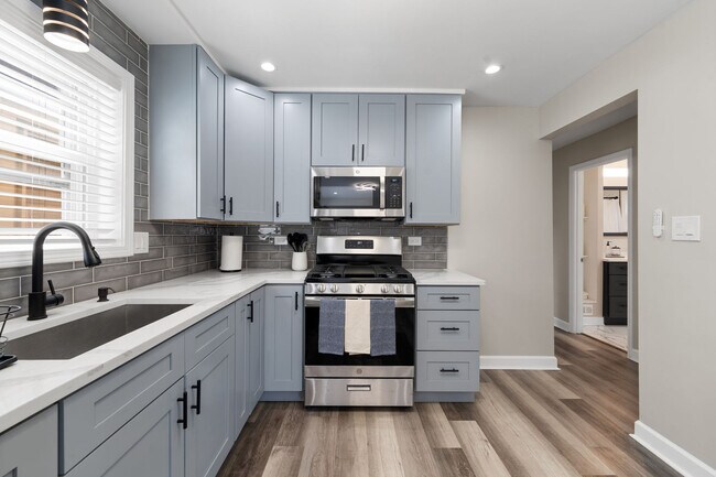 Building Photo - 5641 W 64th St