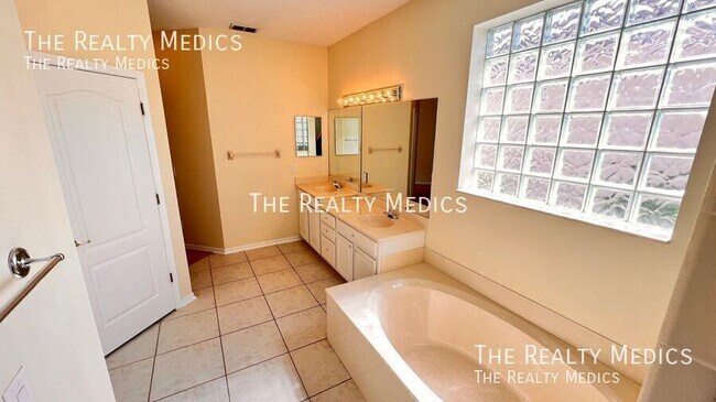 Building Photo - 7823 Fernleaf Dr