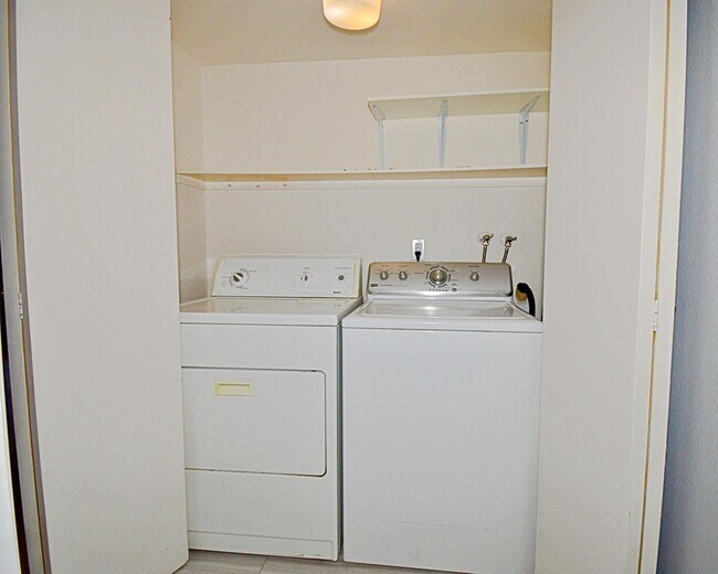 Building Photo - 2230 N Indian Canyon Dr