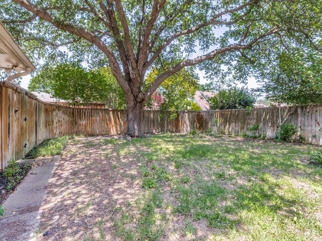 Building Photo - 207 Hemlock Dr