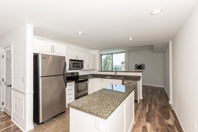 Building Photo - ***2 BED 2 BATH CONDO***PET-FRIENDLY***ASS...