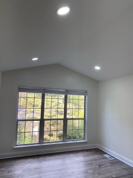 Building Photo - 1134 Regency Dr