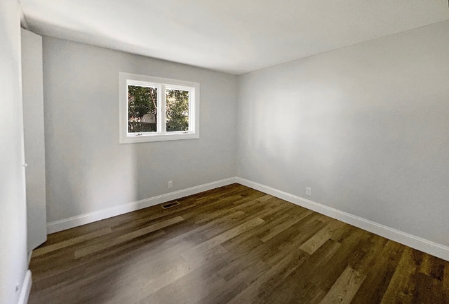 Building Photo - 8040 Goldenrod Ct