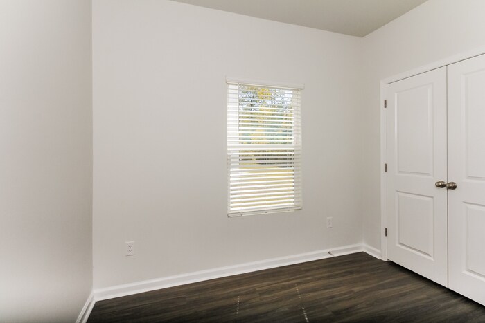 Building Photo - 215 Dorian Lp