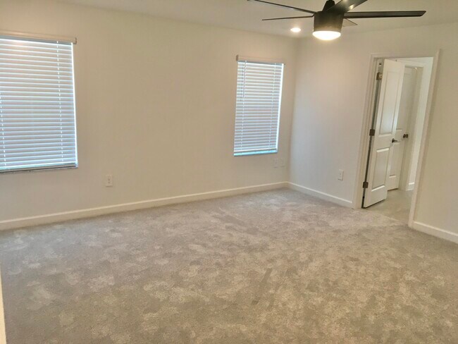 Building Photo - 12226 SW Roma Cir