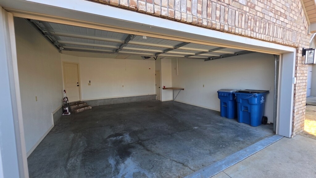 Building Photo - 3105 SW Pine Valley Rd