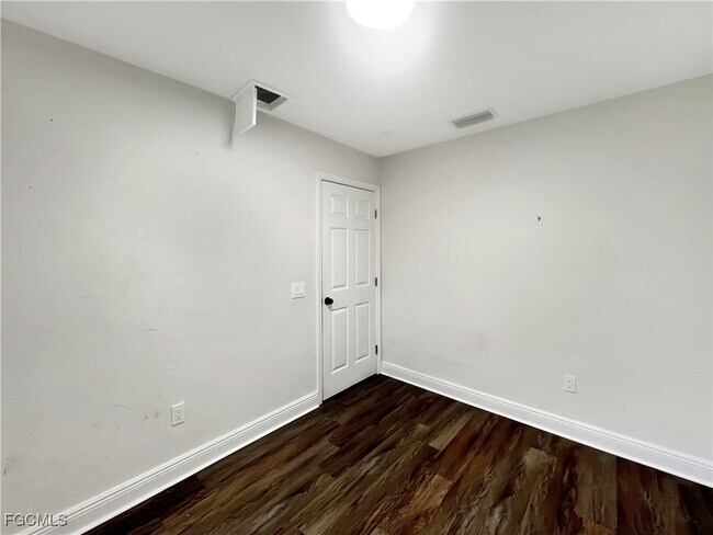 Building Photo - 27 Cypress St