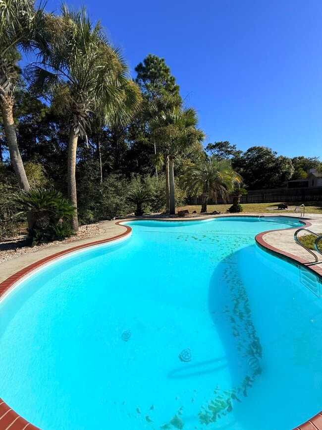 Building Photo - 255 Ridge Lake Rd