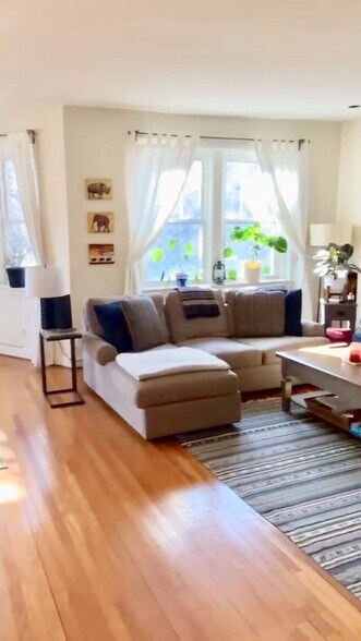 Building Photo - 20 Dean Rd