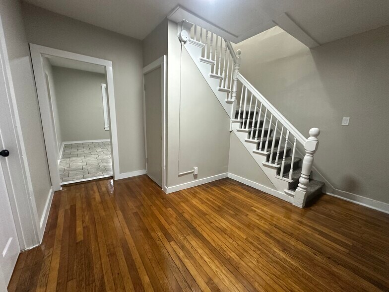 Building Photo - 51 Freeman Ave