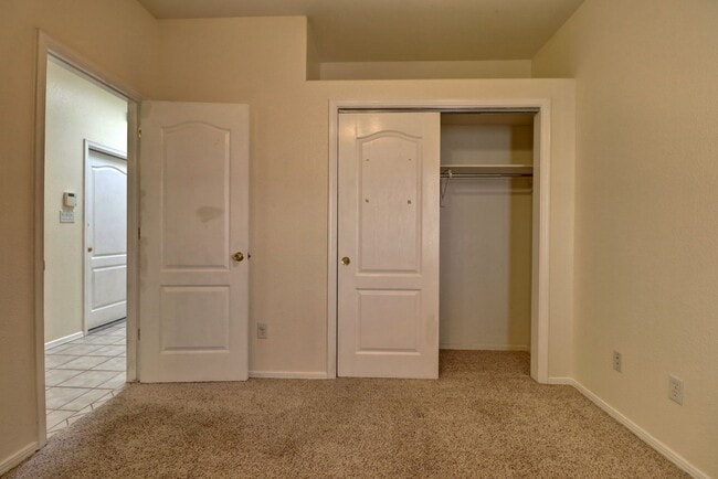 Building Photo - 2305 Santo Domingo Ave