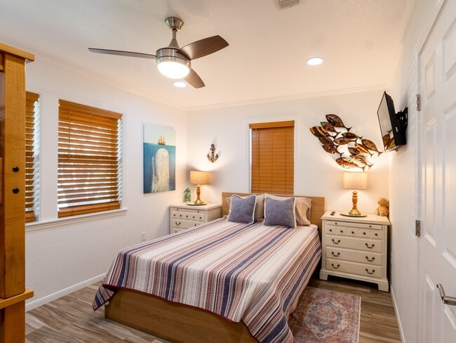 Building Photo - 127 Pompano Ave