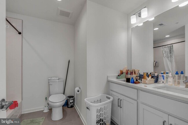 Building Photo - 3000 Schirra Ln