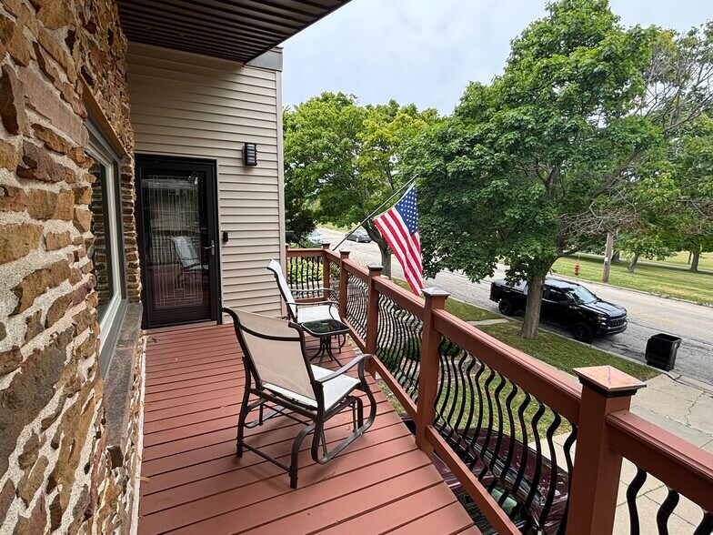 Elevated Front Terrace - 3455 E Lunham Ave