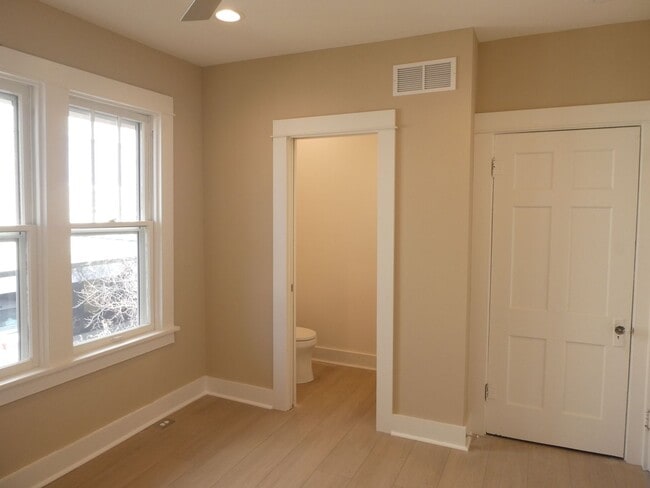 Building Photo - 2 Bed 1.5 Bath House near Boone Hospital