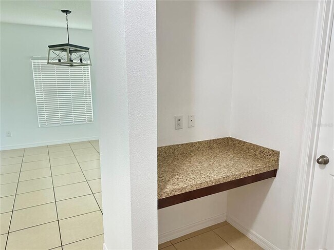 Building Photo - 477 Kestrel Dr