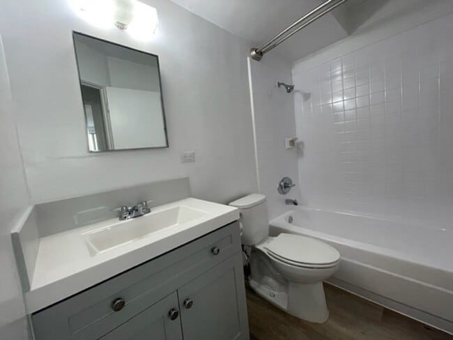 Building Photo - 2 Bedroom, 1 Bathroom, 1 Parking (Salt Lake)
