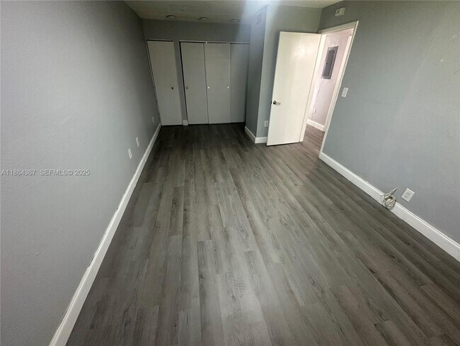 Building Photo - 7200 Fairway Dr