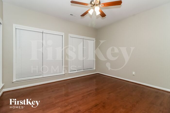 Building Photo - 8675 Brook Glen Ln