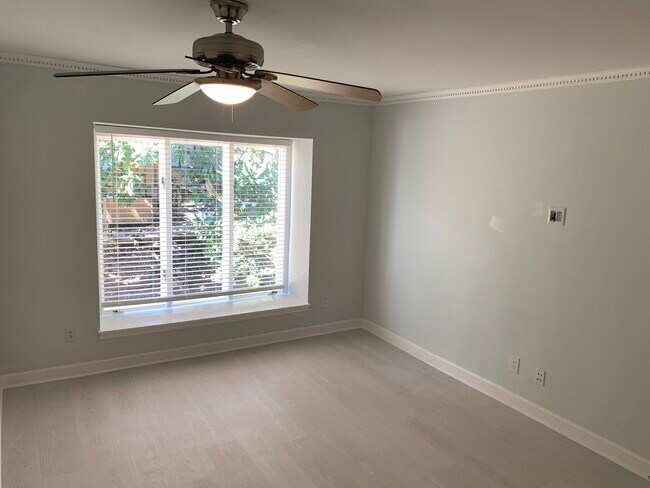 Building Photo - 15 Ivy Rdg NE