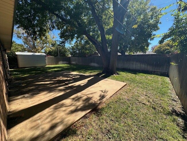 Building Photo - 7503 Elmhurst Dr