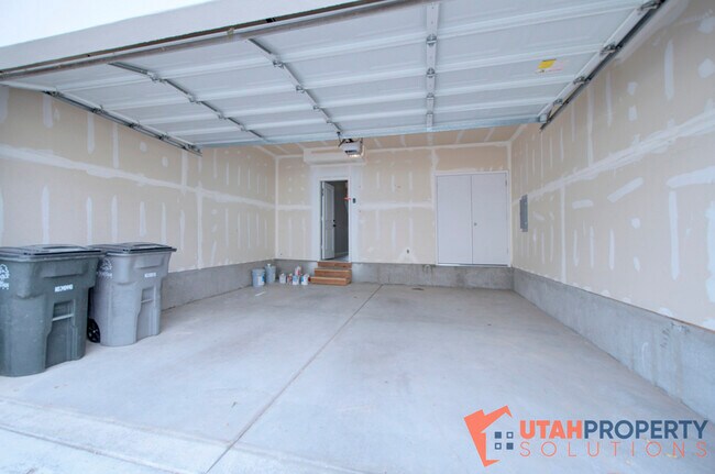 Building Photo - 5348 W South Jordan Pky
