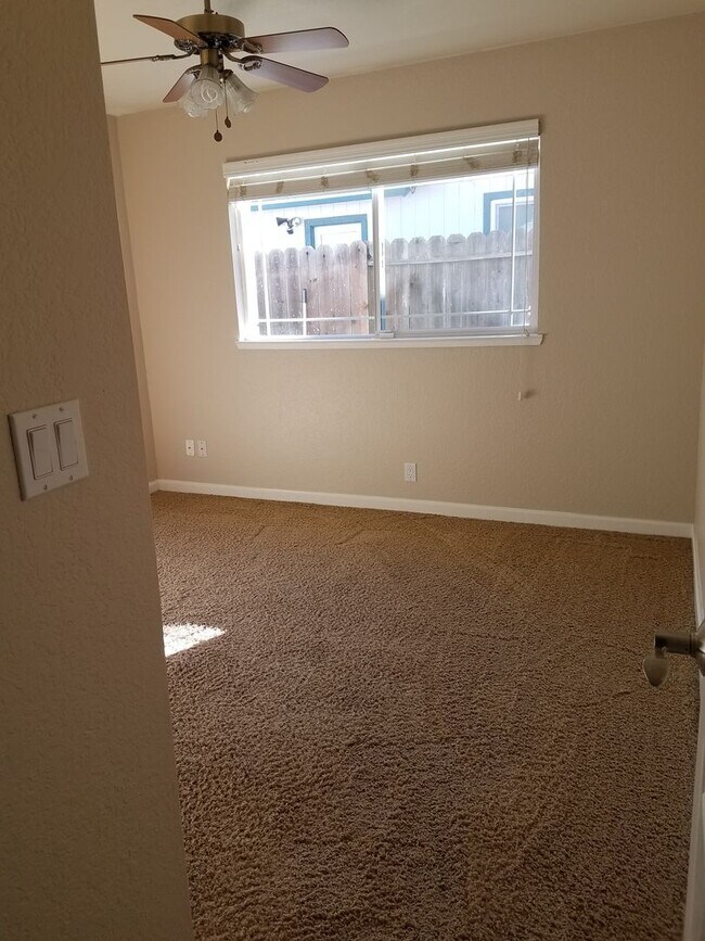 Building Photo - Lovely Roseville Home Close to School, Sho...