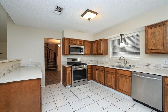 Building Photo - 9130 Kirkleigh Ln