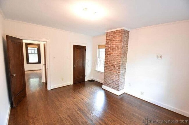 Building Photo - 445 Oakland Park Ave