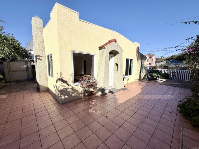 Building Photo - 230 W H St