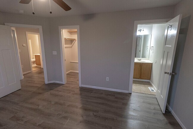 Building Photo - 5301-5303-5303 Currituck Ln