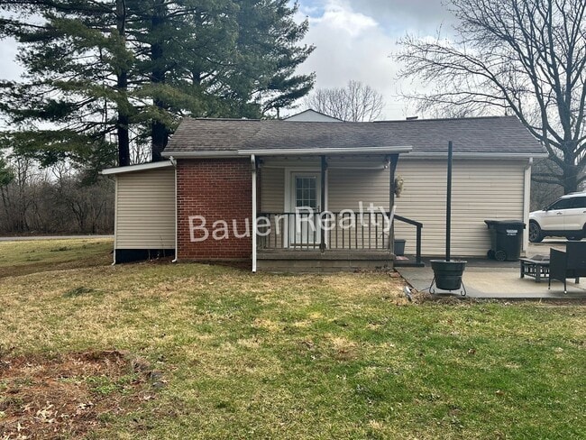 Building Photo - Three Bedroom, Country Setting