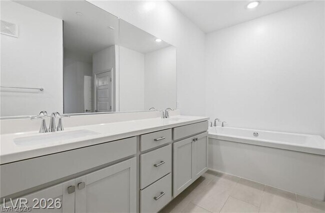 Building Photo - 2555 Hampton Rd