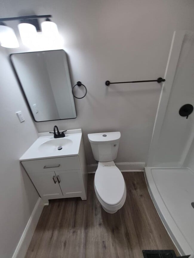 Building Photo - Newly Renovated 2-Bedroom in Elsmere – Off-Street Parking & W/D Hookups