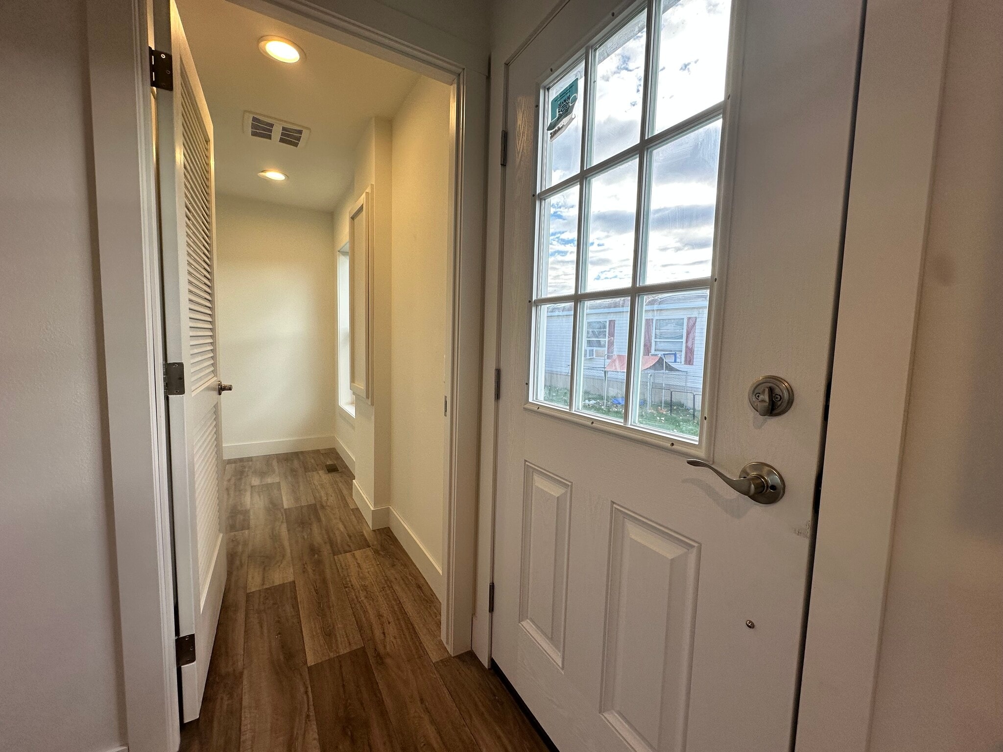 Building Photo - 29 Cavalier St N