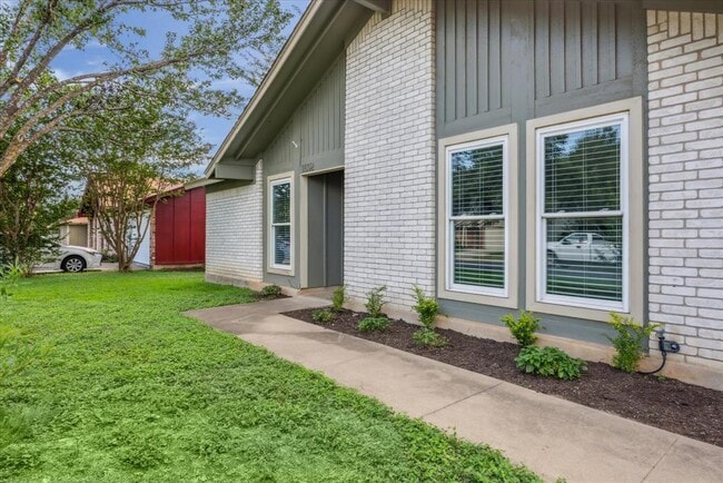 Building Photo - 11602 Fast Horse Dr