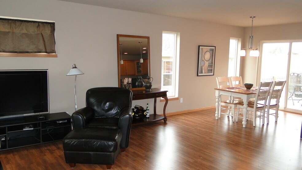 Building Photo - 9302 Briar Haven Dr